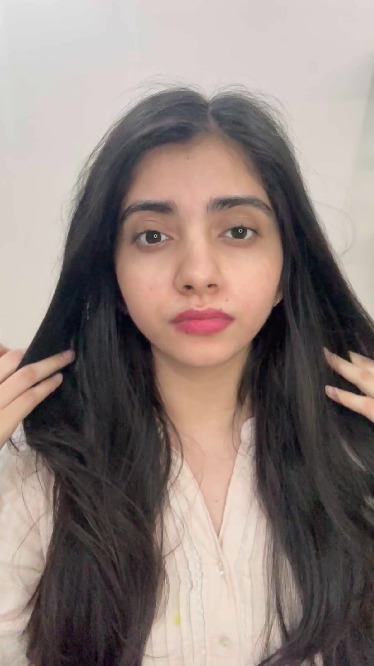 This Video explains how our DanF antidandruff hair oil helps in reducing dandruff and how to use it